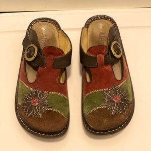 Alegria suede floral multicolored clogs size 8 / 38